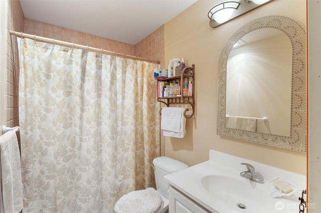 20501 Delta Rd NW, Soap Lake, WA 98851 - bathroom with vanity, toilet, and curtained shower