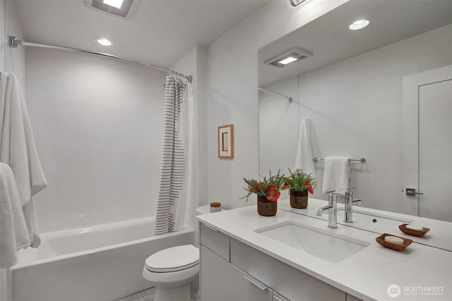 bathroom featuring shower / bath combination with curtain, toilet, vanity, and recessed lighting