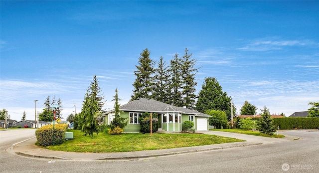 801 Bender Pl, Lynden, WA 98264 - view of front facade featuring a garage, a front yard, and concrete driveway