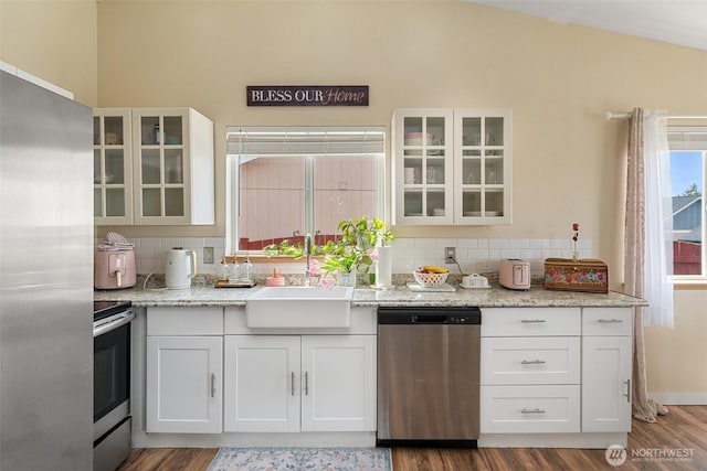 61 Patriot Way, Sequim, WA 98382 - kitchen featuring stainless steel appliances, a sink, backsplash, and white cabinetry