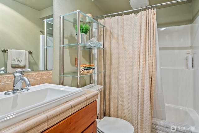 7806 Birch Bay Dr Unit 515, Blaine, WA 98230 - full bathroom with a shower with curtain, vanity, and toilet