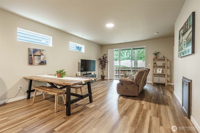 7135 S 13th St, Ridgefield, WA 98642 - living area featuring wood finished floors, baseboards, and recessed lighting