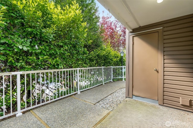 12724 NE 144th St Unit E-104, Kirkland, WA 98034 - view of balcony