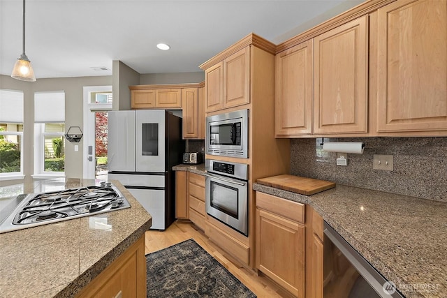 kitchen with stainless steel appliances, light brown cabinetry, light wood finished floors, tasteful backsplash, and recessed lighting