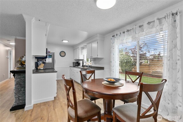 2313 N 19th Pl, Mount Vernon, WA 98273 - dining space with a textured ceiling, light wood-type flooring, and crown molding