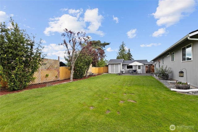 2313 N 19th Pl, Mount Vernon, WA 98273 - view of yard featuring a patio
