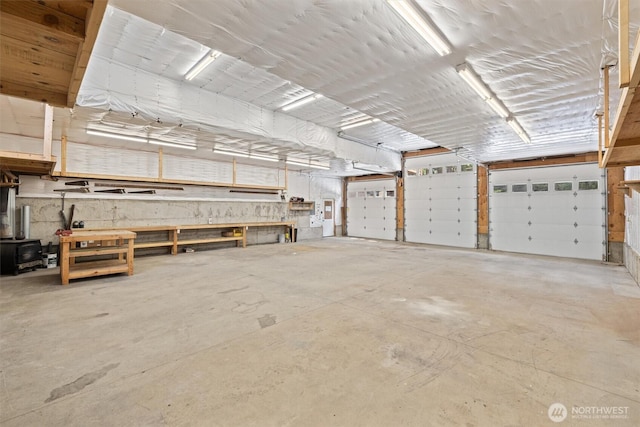 2677 Sumac Ln, Leavenworth, WA 98826 - garage with a workshop area