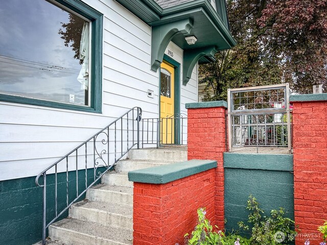 1915 Dexter Ave N, Seattle, WA 98109 - view of property entrance