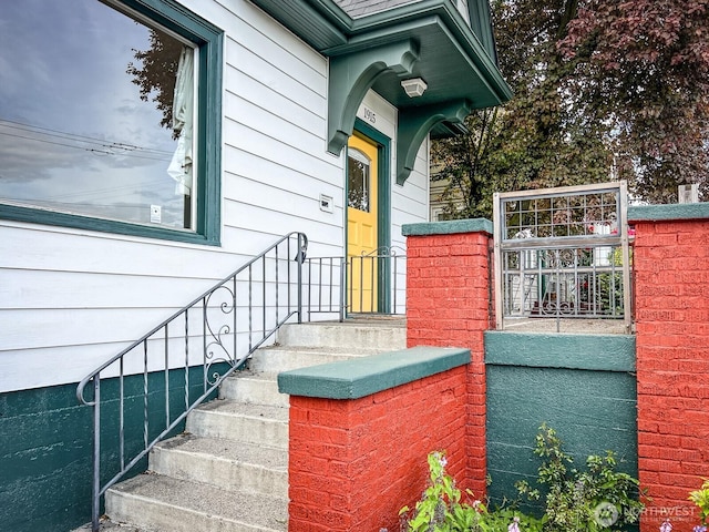 1915 Dexter Ave N, Seattle, WA 98109 - property entrance