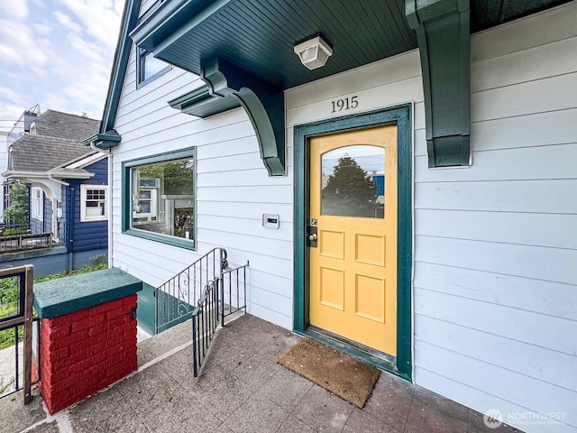 1915 Dexter Ave N, Seattle, WA 98109 - property entrance featuring a porch