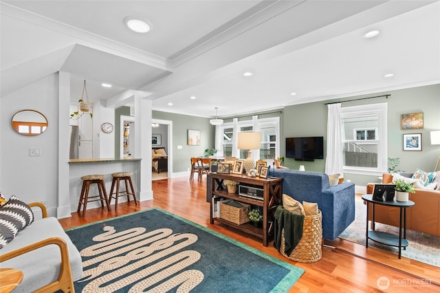 living area featuring crown molding, wood finished floors, recessed lighting, and baseboards