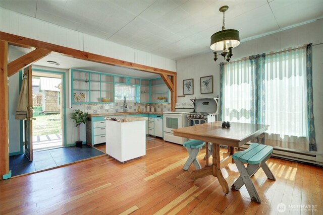 531 3rd St, Ronald, WA 98940 - dining area featuring hardwood / wood-style floors