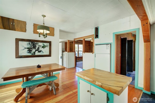 531 3rd St, Ronald, WA 98940 - dining space with light wood-style floors