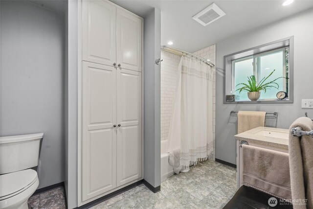 27428 97th Ave SW, Vashon, WA 98070 - bathroom with toilet, recessed lighting, baseboards, shower / bathtub combination with curtain, and vanity