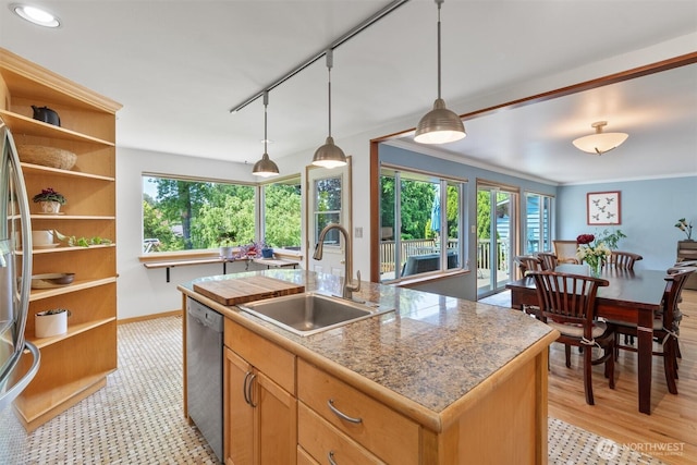 10051 45th Ave NE, Seattle, WA 98125 - kitchen featuring a sink, appliances with stainless steel finishes, healthy amount of natural light, a center island with sink, and ornamental molding