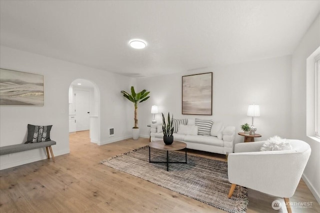 1405 33rd St, Seaview, WA 98644 - living room with arched walkways, wood finished floors, and baseboards