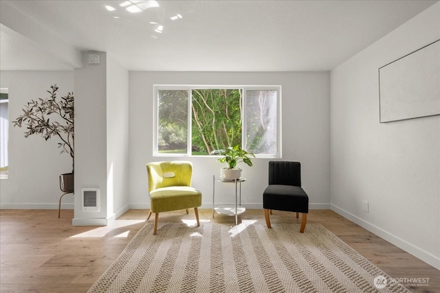 1405 33rd St, Seaview, WA 98644 - living area featuring wood finished floors and baseboards
