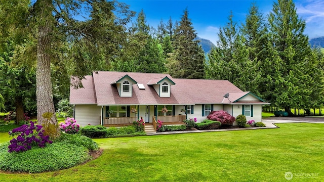 8368 Birdsview Meadows Ln, Concrete, WA 98237 - cape cod-style house featuring a porch and a front yard