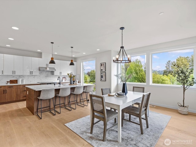667 17th Ave NW, Issaquah, WA 98027 - dining space featuring light wood finished floors, recessed lighting, a chandelier, and baseboards