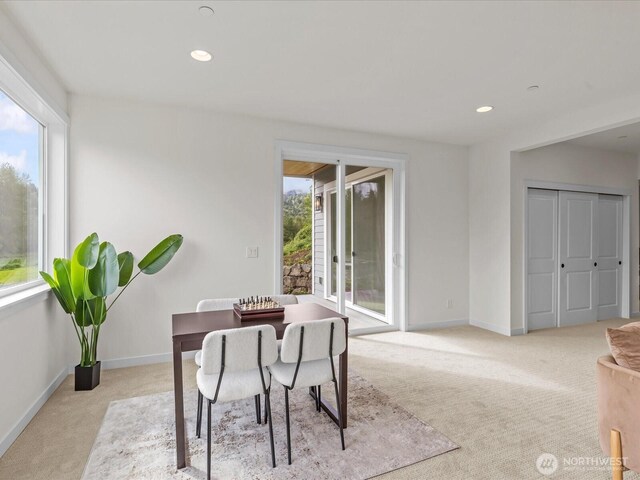 667 17th Ave NW, Issaquah, WA 98027 - dining space featuring plenty of natural light, light carpet, recessed lighting, and baseboards