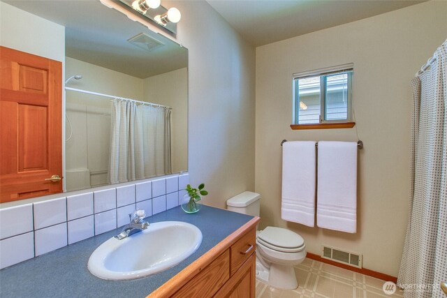 55 Langell Ln, Orcas Island, WA 98245 - bathroom with toilet, vanity, a shower with curtain, and baseboards