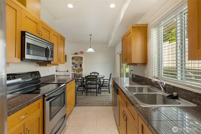 625 Argyle Ave Unit D, Friday Harbor, WA 98250 - kitchen featuring stainless steel appliances, a sink, healthy amount of natural light, pendant lighting, and recessed lighting
