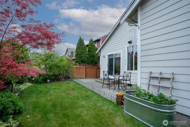 view of yard with a patio