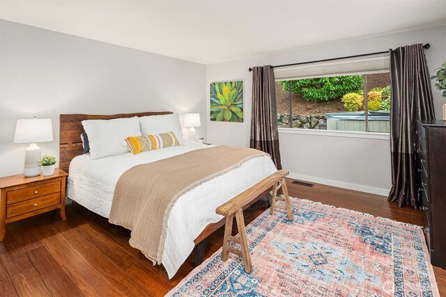 6700 81st Ave SE, Mercer Island, WA 98040 - bedroom featuring wood finished floors and baseboards