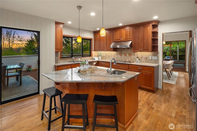 5310 W Mercer Way, Mercer Island, WA 98040 - kitchen with under cabinet range hood, a sink, plenty of natural light, and recessed lighting