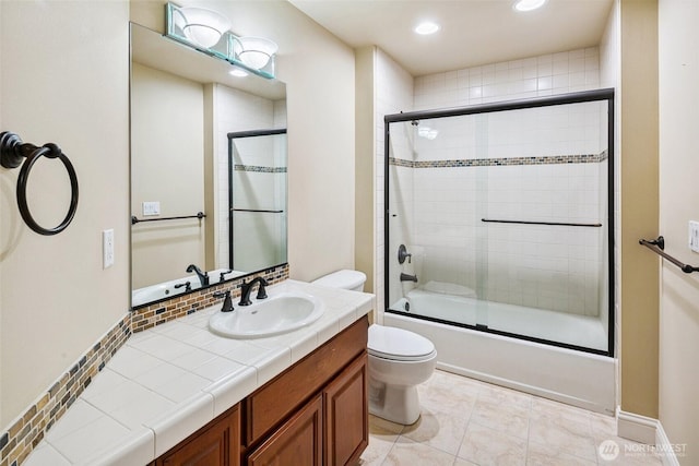full bathroom featuring bath / shower combo with glass door, toilet, recessed lighting, and vanity