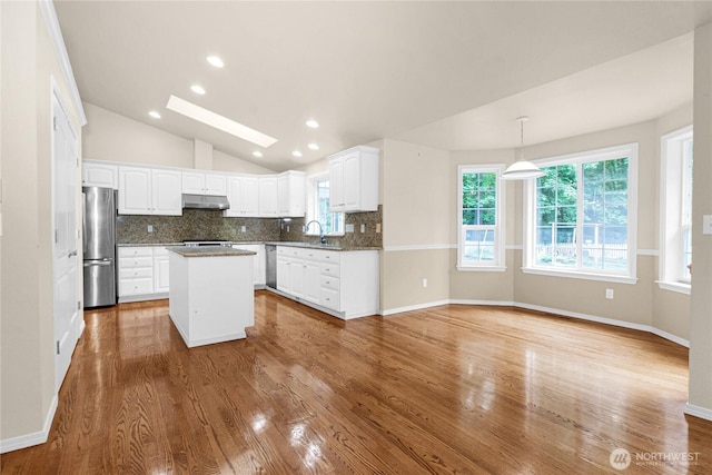 2222 60th Ln NW, Olympia, WA 98502 - kitchen with appliances with stainless steel finishes, a sink, vaulted ceiling, backsplash, and white cabinets
