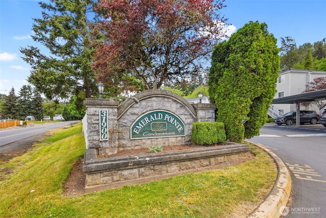 view of community / neighborhood sign