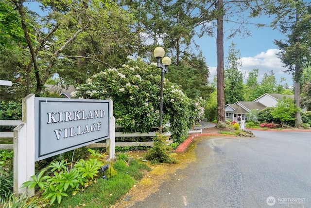 13015 102nd Ln NE Unit 2, Kirkland, WA 98034 - community sign with driveway