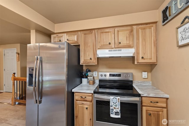 423 3rd Ave NW, Chehalis, WA 98532 - kitchen featuring stainless steel appliances, under cabinet range hood, light countertops, and light brown cabinets