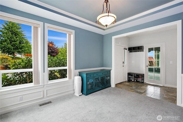 unfurnished room featuring carpet floors