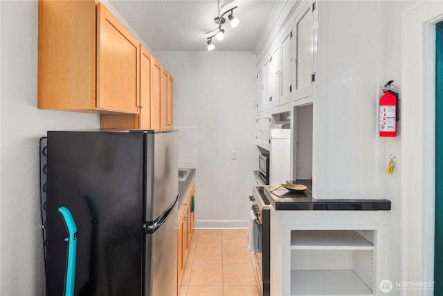 905 NE 43rd Ave Unit 110, Seattle, WA 98105 - kitchen with freestanding refrigerator, light tile patterned flooring, and baseboards