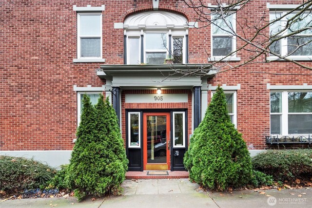 905 NE 43rd Ave Unit 110, Seattle, WA 98105 - entrance to property featuring brick siding