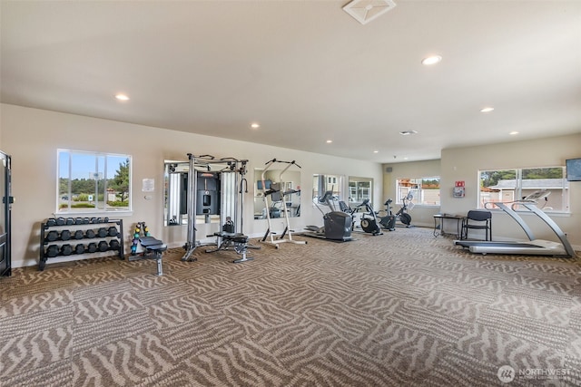 workout area featuring carpet floors, recessed lighting, and baseboards