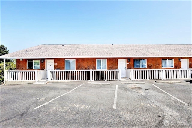 1515 Ocean Beach Blvd Unit 202, Long Beach, WA 98631 - single story home featuring uncovered parking, a shingled roof, and a porch