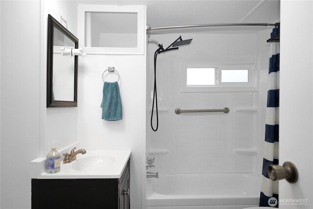 1660 S 333rd St Unit 26, Federal Way, WA 98003 - full bath featuring shower / bathtub combination with curtain and vanity