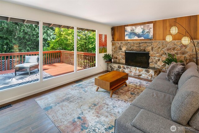 13235 68th Pl NE, Kirkland, WA 98034 - living area featuring wood finished floors, a fireplace, and baseboards