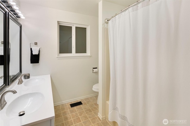 13235 68th Pl NE, Kirkland, WA 98034 - full bath featuring baseboards, toilet, double vanity, and a shower with curtain