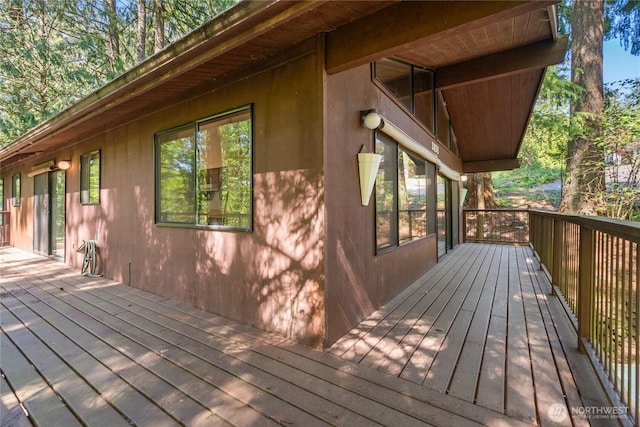 2431 W Lynnwood Dr, Longview, WA 98632 - view of wooden deck