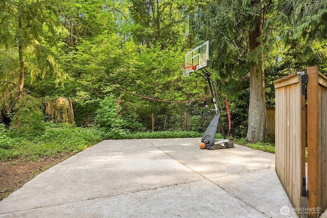 5047 84th Ave SE, Mercer Island, WA 98040 - view of sport court featuring a view of trees and basketball hoop