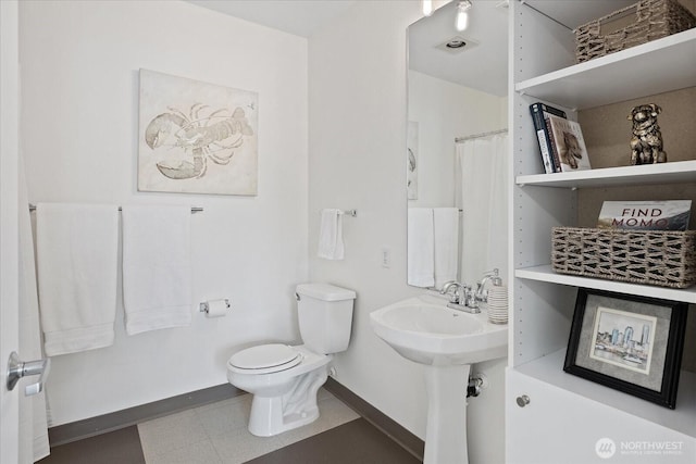 full bathroom with baseboards and toilet