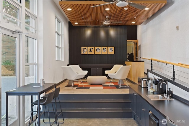 common area featuring a sink and recessed lighting