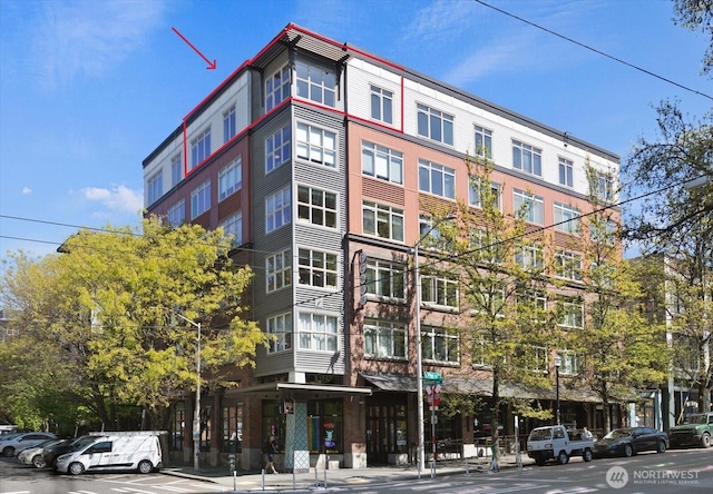 view of apartment building / complex