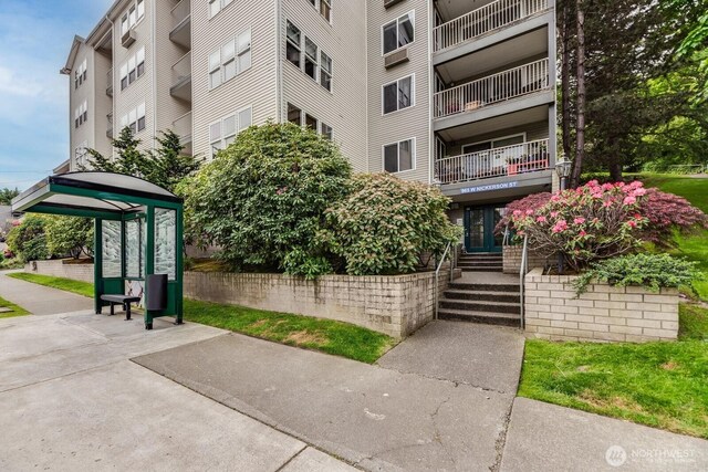 965 W Nickerson St Unit 33, Seattle, WA 98119 - view of apartment building / complex