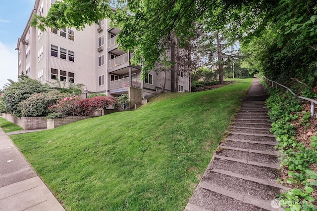 965 W Nickerson St Unit 33, Seattle, WA 98119 - view of home's community featuring a yard