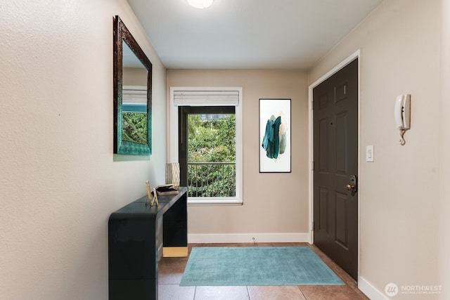 965 W Nickerson St Unit 33, Seattle, WA 98119 - entrance foyer with tile patterned flooring and baseboards